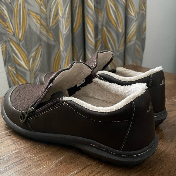 JBU clogs worn only a few times, too big. Lined, very soft and warm. Origi box. - Picture 2 of 6